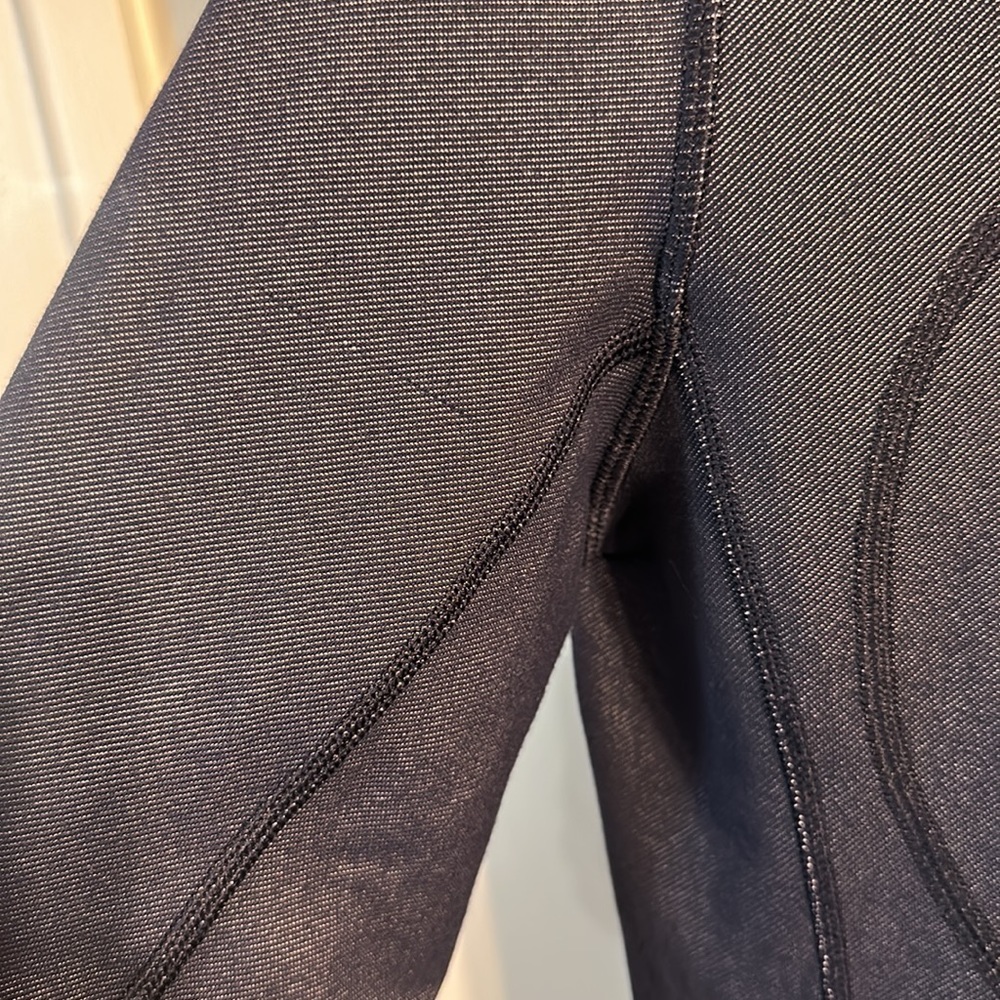 Lululemon Hooded Zippered Blue Denim Look Workout Jacket With Thumb Holes Size 6 - Picture 16 of 17